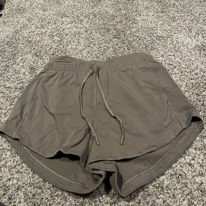 Lululemon inner glow shorts